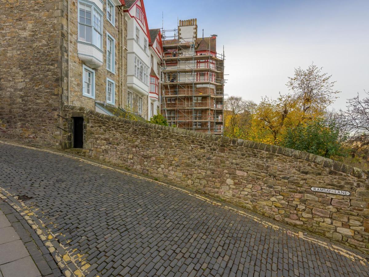 Pass The Keys Historic Ramsay Garden Apt With Balcony Views EDI Eksteriør billede