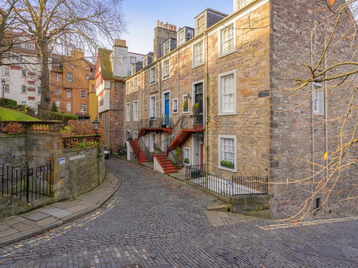Pass The Keys Historic Ramsay Garden Apt With Balcony Views EDI Eksteriør billede