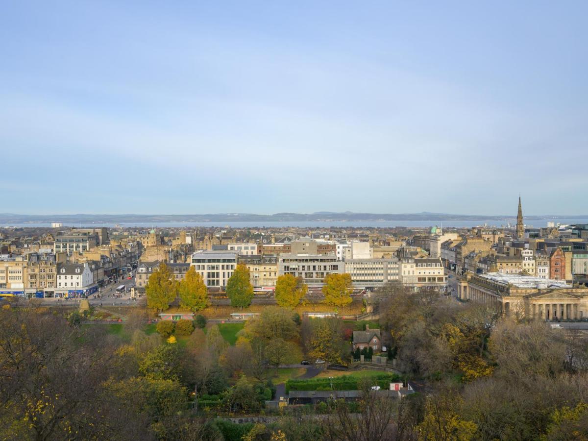 Pass The Keys Historic Ramsay Garden Apt With Balcony Views EDI Eksteriør billede