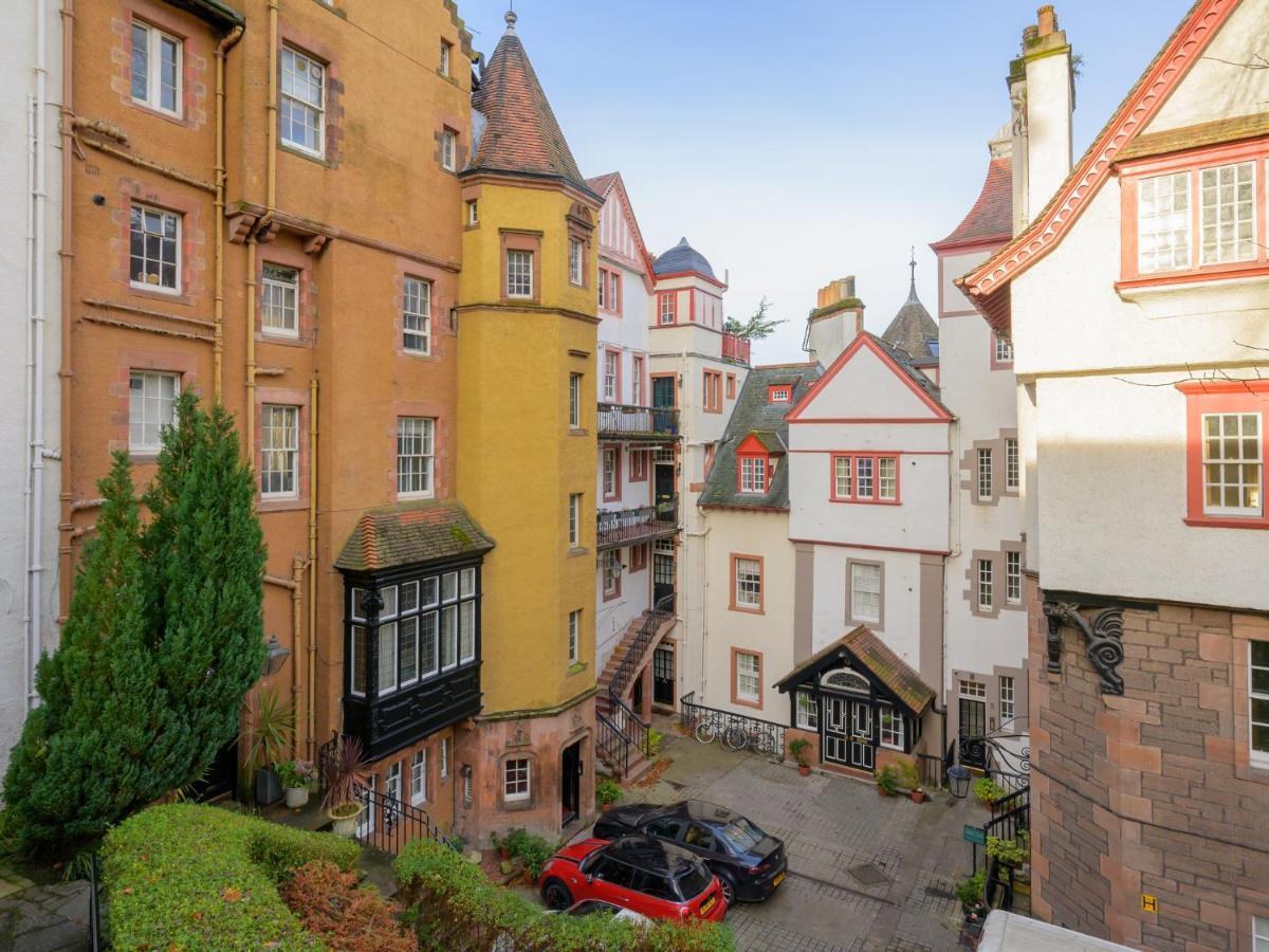 Pass The Keys Historic Ramsay Garden Apt With Balcony Views EDI Eksteriør billede