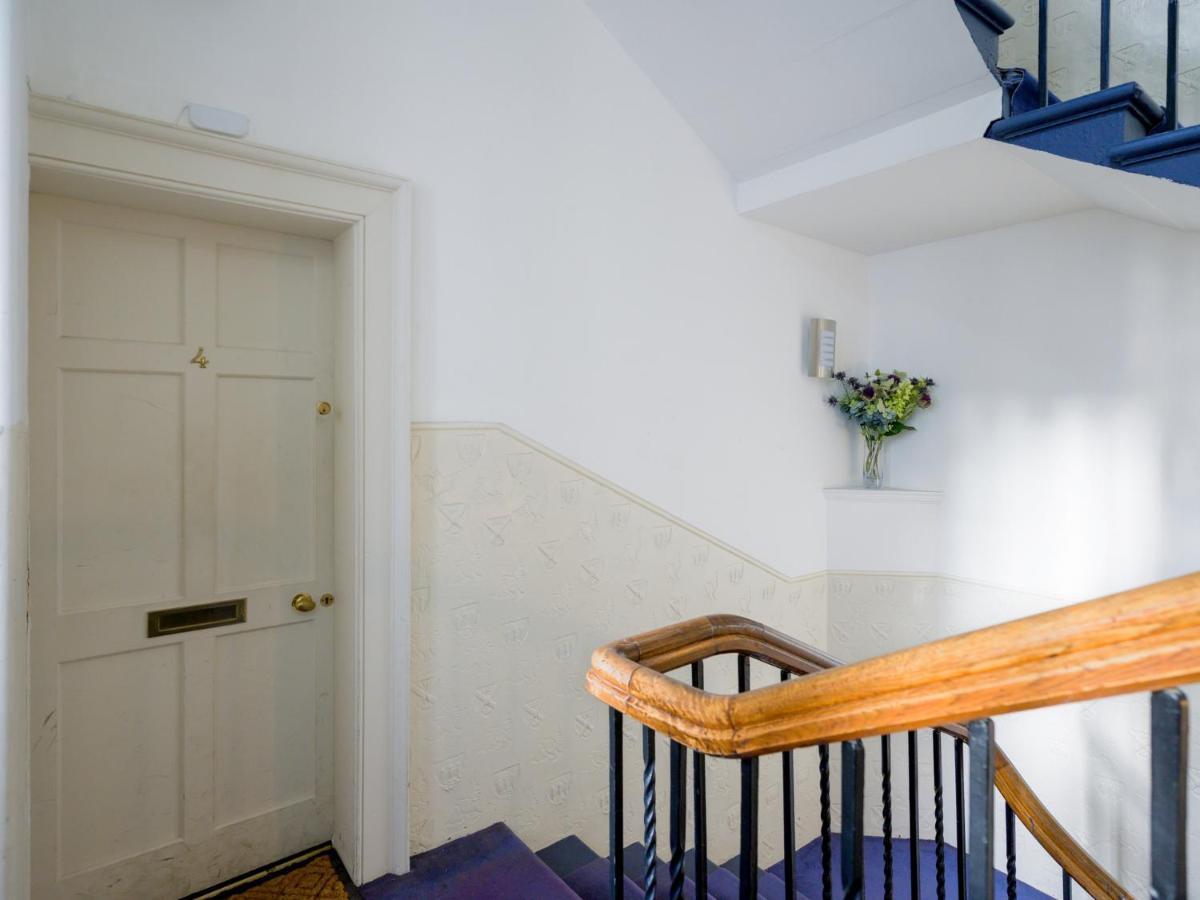 Pass The Keys Historic Ramsay Garden Apt With Balcony Views EDI Eksteriør billede