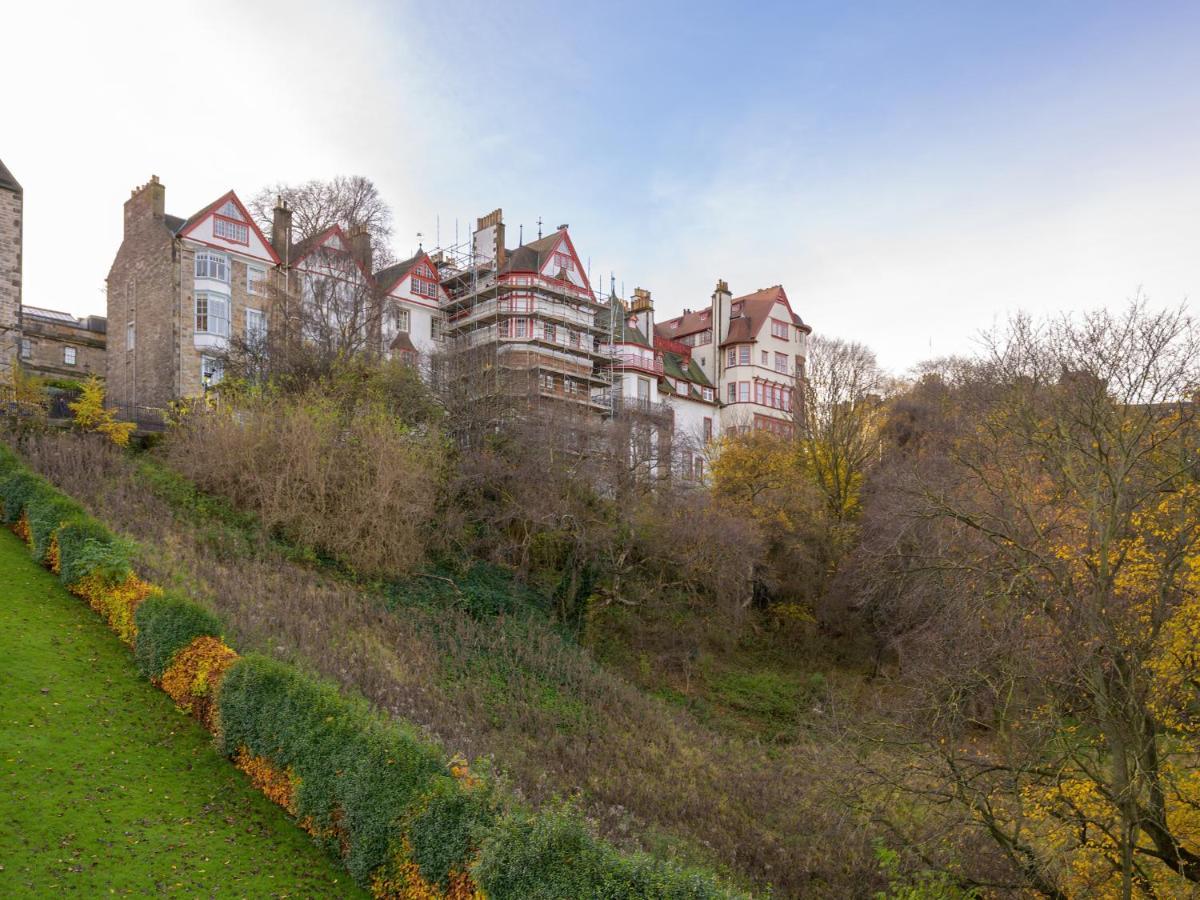 Pass The Keys Historic Ramsay Garden Apt With Balcony Views EDI Eksteriør billede