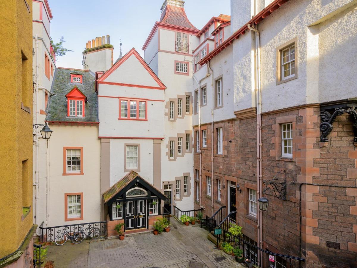 Pass The Keys Historic Ramsay Garden Apt With Balcony Views EDI Eksteriør billede